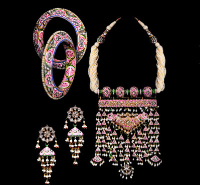 Necklace with real pearls and gold Necklace with real pearls and gold