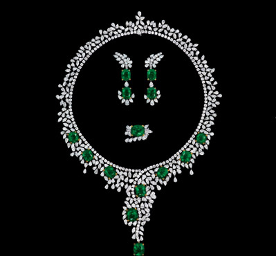 Necklace set made of diamonds and emeralds Necklace set made of diamonds and emeralds